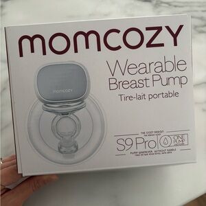 Momcozy s9 pro breast pump with box